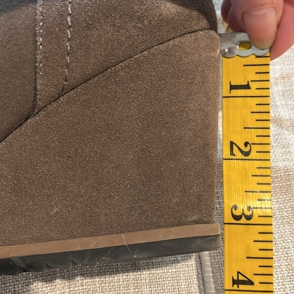 Taupe Ankle Boots Wedge Heel Suede Round Toe Sz 8 - Picture 7 of 7